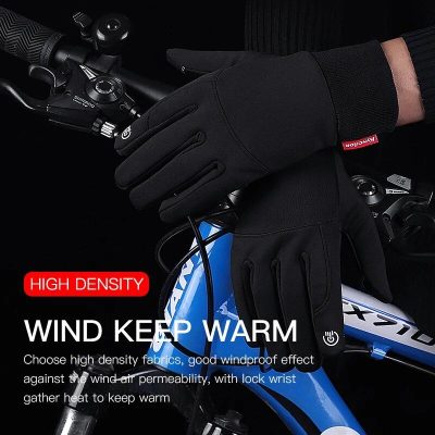 High-density fabric for wind protection, featuring lock wrist to keep heat in. Perfect for outdoor activities in cold weather, ensuring warmth and comfort during windy conditions.