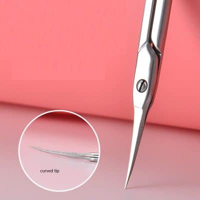 Highly precise tweezers with curved tip for eyelash extension application, ideal for professional beauty salons. Crafted from high-quality stainless steel for durability and accuracy.