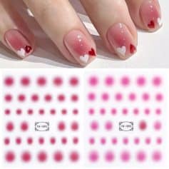 Decorative nail art with heart-shaped stickers, perfect for Valentine's Day or romantic occasions. Stylish, cute, and easy to apply for a charming manicure.