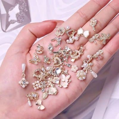 Delicate pearl and gold jewelry pieces with butterfly and bow designs, perfect for enhancing any outfit and emphasizing your style and elegance.