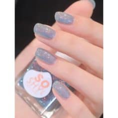 Holographic glitter nail polish suitable for all skin tones, perfect for manicures and stylish nail art. Long-lasting, quick-drying, and salon-quality for a glamorous look.