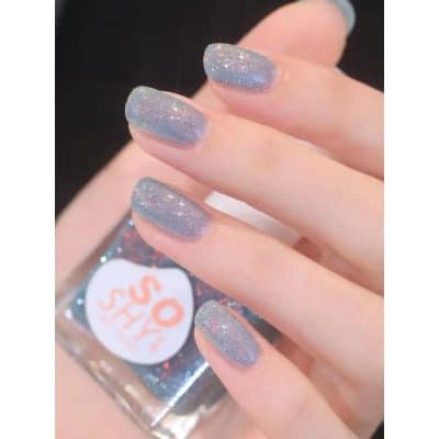 Holographic glitter nail polish suitable for all skin tones, perfect for manicures and stylish nail art. Long-lasting, quick-drying, and salon-quality for a glamorous look.