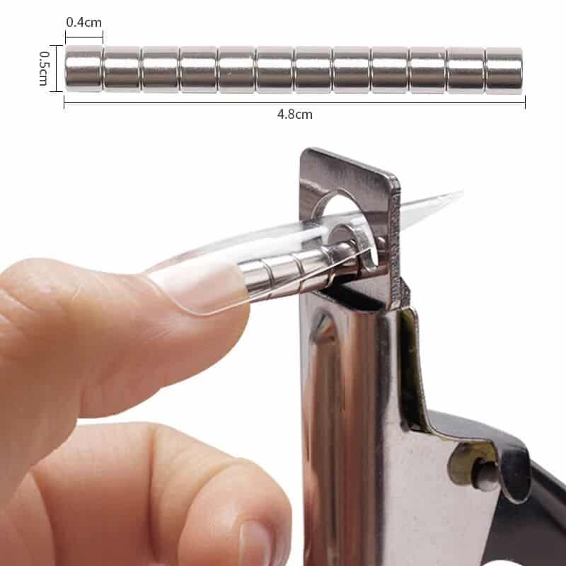 High-quality microblading tool bar with precision tips for permanent makeup and eyebrow threading. Made of stainless steel, 4.8cm long, with 0.5cm diameter for professional cosmetic procedures.