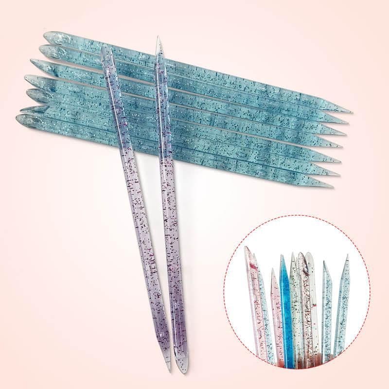 Precision tweezers for beauty and skincare, perfect for removing splinters, eyelash extensions, or applying makeup with accuracy. Made from durable, portable materials for professional or personal use.