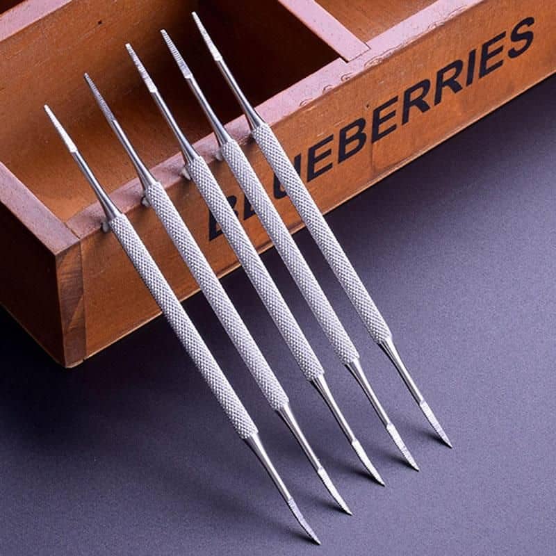High-quality dental extraction and perio curette tools for dental professionals, precision-designed for safe and effective dental treatments.