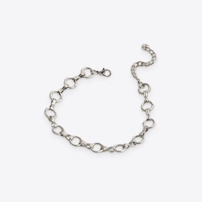 Silver chain bracelet perfect for women's jewelry collection, stylish and versatile accessory for everyday wear and special occasions, high-quality silver material.