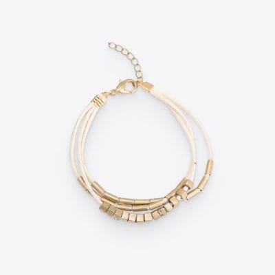 A chic gold and white layered necklace featuring modern geometric design, perfect for enhancing any outfit. Crafted with high-quality materials for a fashionable and versatile look.
