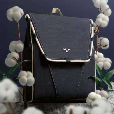 Optical accessories storage handbag for glasses and contact lenses, perfect for everyday optics needs, elegant design, durable material.