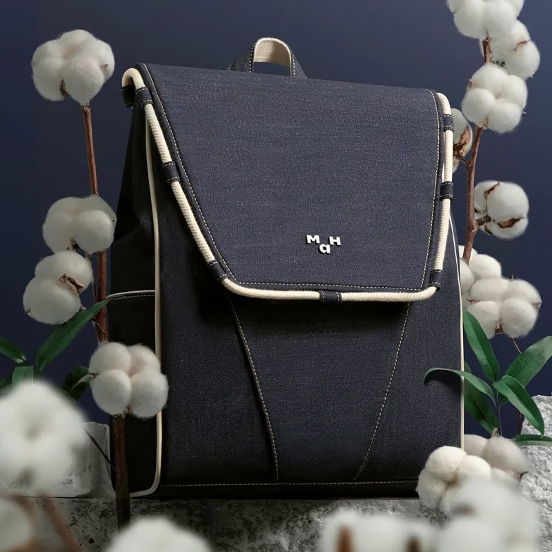 Optical accessories storage handbag for glasses and contact lenses, perfect for everyday optics needs, elegant design, durable material.