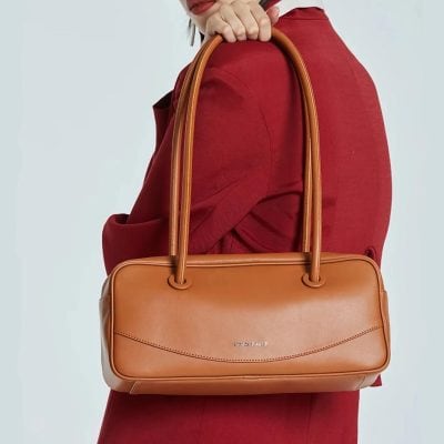 High-quality leather shoulder bag with sleek design, perfect for everyday use and fashion-forward looks, available at Monalisa Store.