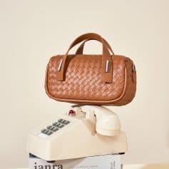 Elegant woven leather handbag for women, stylish and high-quality, perfect for fashion accessories and high-end design.