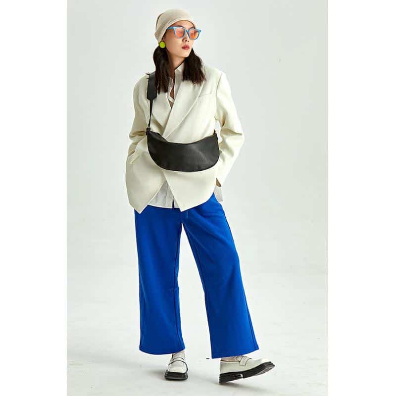 Stylish women’s sunglasses with colorful frames, perfect for fashion-forward look and UV protection. Trendy sunglasses for women, enhancing your style and eye health.