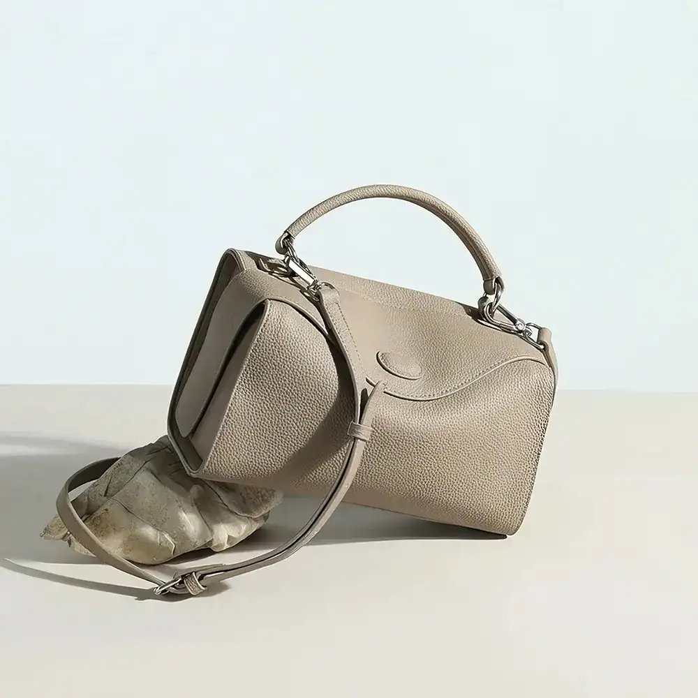 Stylish women's leather handbag with sleek, modern design, perfect for fashion-forward accessories and everyday use.