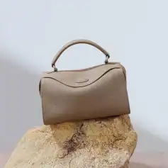 High-quality beige leather handbag showcasing stylish craftsmanship, perfect for daily use and accessories, great for women seeking sophisticated fashion items.