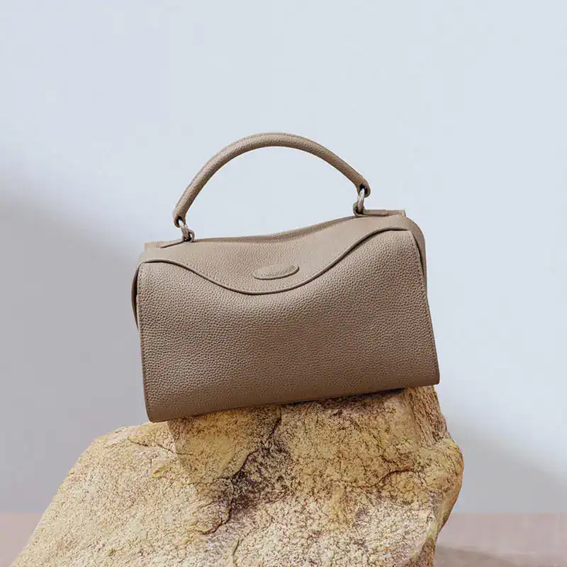 High-quality beige leather handbag showcasing stylish craftsmanship, perfect for daily use and accessories, great for women seeking sophisticated fashion items.