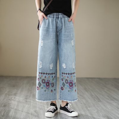 Stylish wide-leg jeans with colorful embroidery and distressed details, perfect for a casual, trendy look. Comfortable and versatile, ideal for everyday wear.