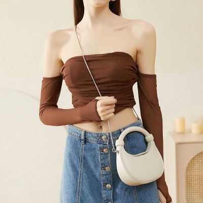 Stylish casual handbag for women, perfect for daily use and accessorizing outfits, offering versatile and trendy options for fashion-conscious individuals.