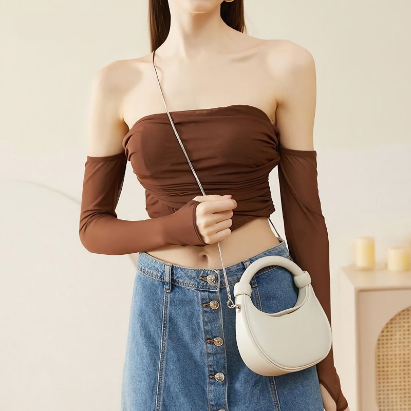 Stylish casual handbag for women, perfect for daily use and accessorizing outfits, offering versatile and trendy options for fashion-conscious individuals.
