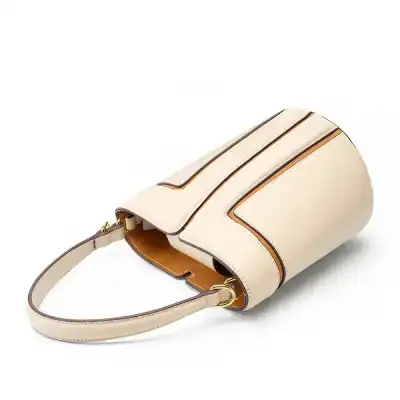 Stylish white leather handbag with gold hardware, ideal for women seeking a sophisticated accessory for everyday or special events.