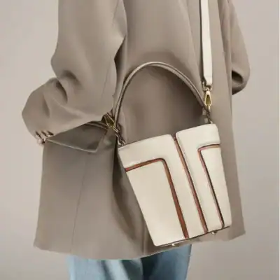 Stylish white handbag with brown accents, perfect for adding a fashionable touch to your outfit. High-quality material, versatile and spacious for daily use.