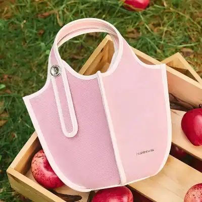 Elegant pink tote bag with durable design, perfect for everyday use, shopping, or work. Made from high-quality materials, offering style and functionality.