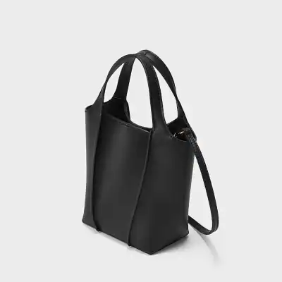 Elegant black leather tote handbag with adjustable strap, ideal for women seeking stylish and functional accessories for everyday use or professional settings.