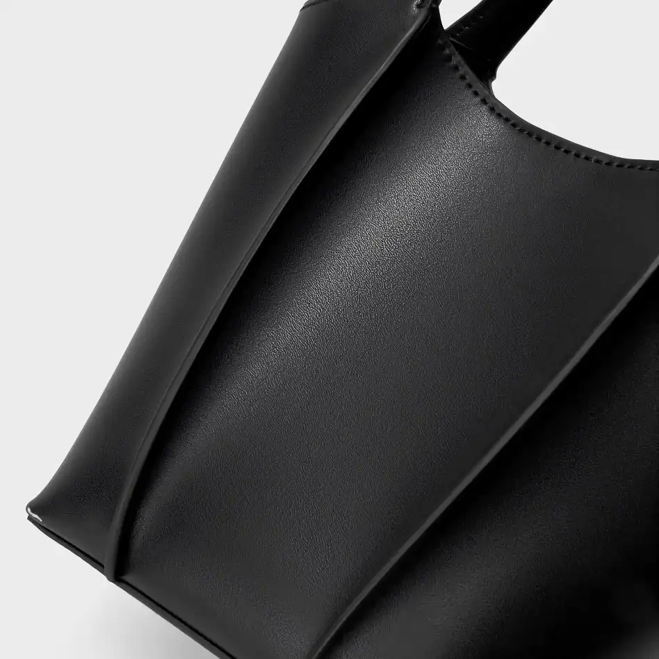 High-quality black leather tote bag, perfect for professional and casual use, stylish and durable for everyday wear.