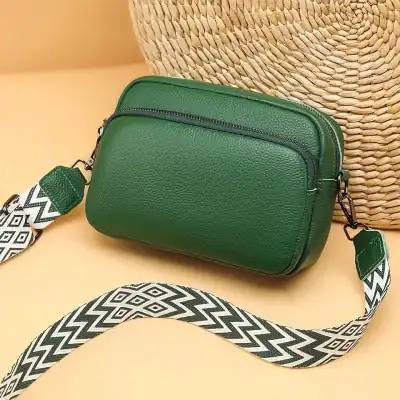 Versatile green leather crossbody bag with adjustable strap, perfect for daily use and travel. Stylish and functional accessory for women, ideal for carrying essentials.