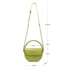 Stylish small handbag with adjustable strap, perfect for fashion and convenience. Ideal for casual outings, made of durable material, with a compact design.