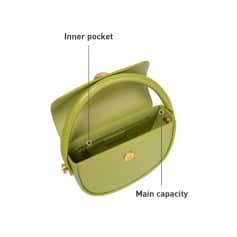 Elegant green leather crossbody bag with spacious main compartment and inner pocket, perfect for carrying essential items comfortably. Stylish accessory ideal for daily use or outings.