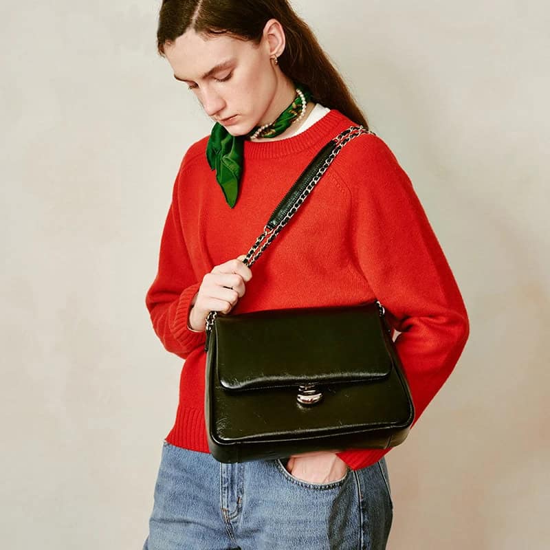 Elegant black leather handbag with chain strap, perfect for fashion-forward women looking for stylish accessories.