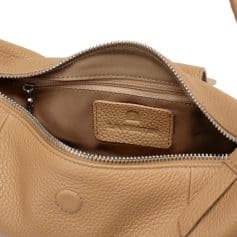 High-quality beige leather bag with spacious interior and zipper closure, ideal for stylish women. Perfect for everyday use and fashion-forward accessories.