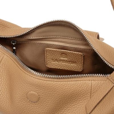 High-quality beige leather bag with spacious interior and zipper closure, ideal for stylish women. Perfect for everyday use and fashion-forward accessories.