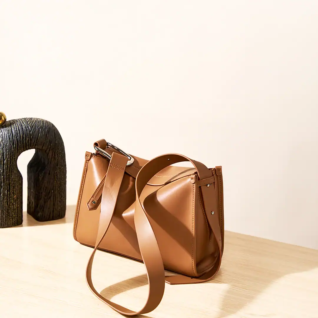 Fashionable leather handbag for women with adjustable strap, perfect for daily use. Elevate your style with Monalisa Medical's trendy accessories.