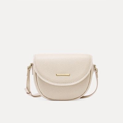 High-quality white leather crossbody bag with sleek gold accents, perfect for everyday use and fashion accessories. Stylish, durable, and functional for women’s modern fashion needs.
