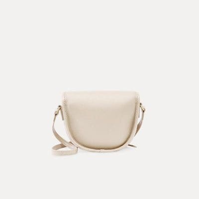 Minimalist cream-colored leather shoulder bag, perfect for fashion-forward women seeking versatile accessories. Stylish, lightweight, and durable for everyday use.