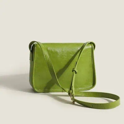 Stylish green leather handbag with adjustable strap, perfect for everyday wear and fashion-forward look. Made with sustainable materials, ideal for eco-conscious fashion lovers.
