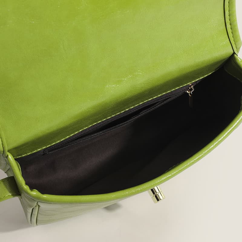 Optical store handbag with spacious interior, zipper pocket, and stylish design to carry glasses and accessories comfortably. Perfect for modern eyewear storage.