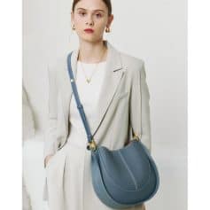 Stylish blue leather shoulder bag for women, perfect for everyday use and fashion. Crafted from high-quality materials, blending style and function for optical accessories.