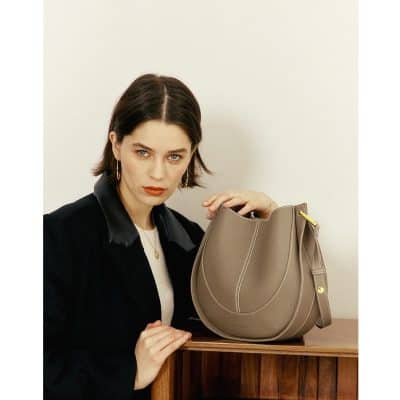 Elegant leather women’s handbag with stylish design, perfect for fashionable accessories and daily use.