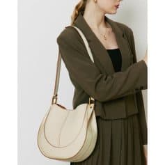 A stylish cream-colored tote bag with minimalist design, perfect for everyday use, shopping, and casual outings, showcasing high-quality craftsmanship and versatile fashion appeal.