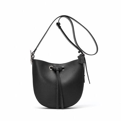 Stylish black leather shoulder bag, perfect for everyday use or special occasions, featuring adjustable strap and zippered compartments for convenience.