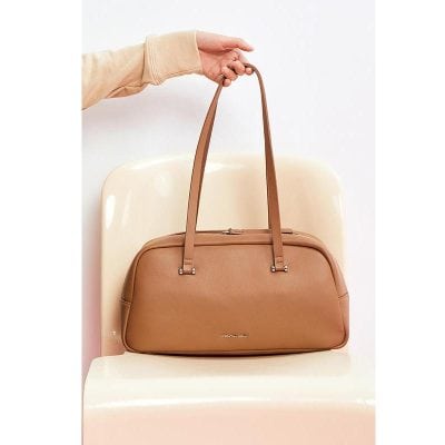 High-quality leather handbag perfect for travel and daily use, featuring stylish design and durable construction to complement your fashion essentials.