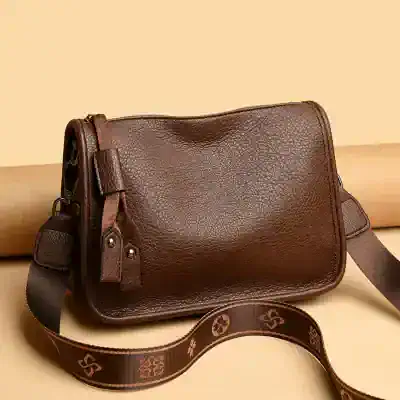 Elegant brown leather crossbody bag with adjustable strap and durable zipper, perfect for daily use, travel, and fashion accessories.