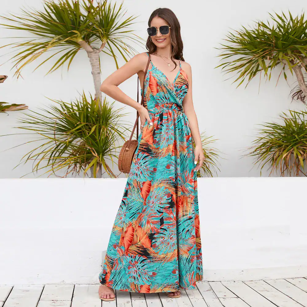 Stylish tropical maxi dress perfect for beachwear and summer outings. Vibrant floral print with comfortable straps, ideal for a fashionable look.