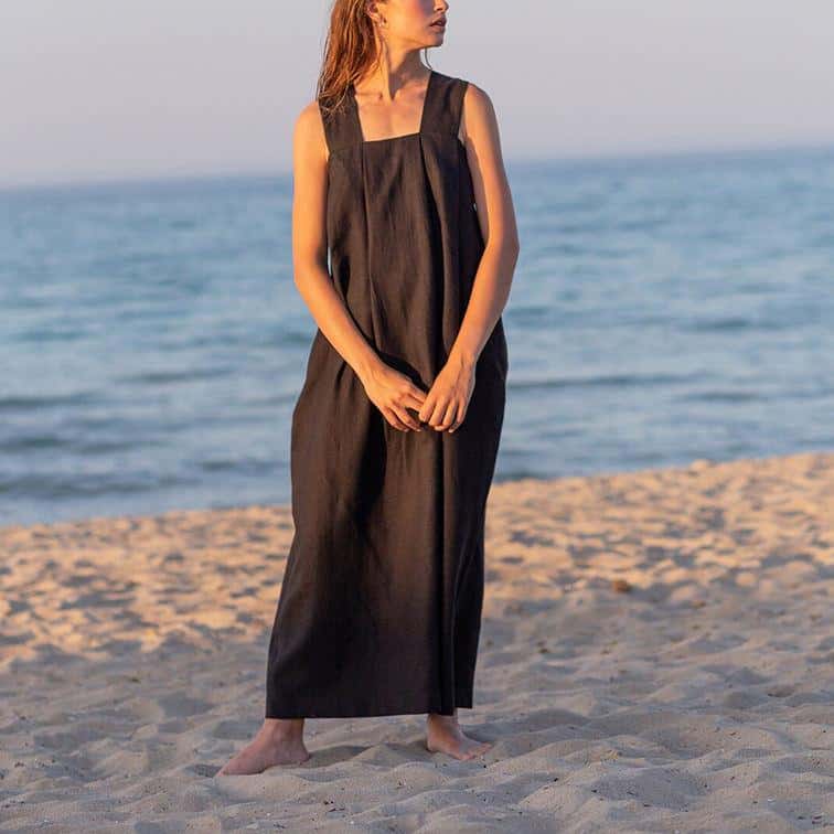Stylish black linen dress for beach or resort wear, perfect for summer vacation. Comfortable and elegant, ideal for women seeking chic resort-style clothing.