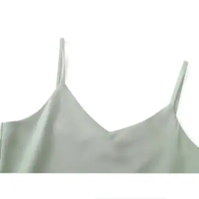 High-quality silk surgical gown suitable for medical professionals and surgeries, ensuring comfort and durability. Perfect for hospitals, clinics, and healthcare settings.