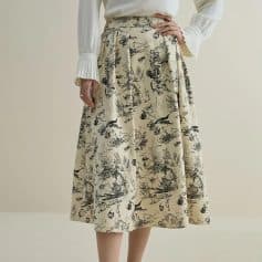 A stylish, high-waisted skirt featuring a black and cream botanical pattern, perfect for sophisticated looks. Made from quality fabric, it offers a comfortable fit and versatile style.