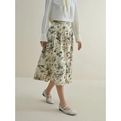 Comfortable women's midi skirt with artistic print, perfect for casual or professional wear at Monalisa Medical. Style and quality combined for a chic look.