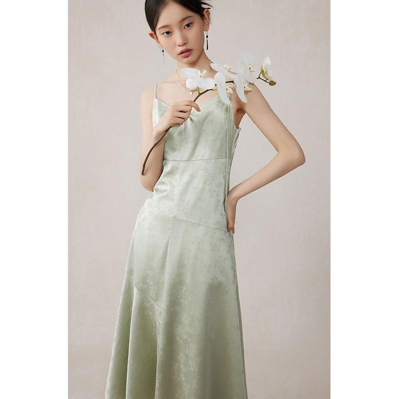 Stylish women's satin dress featuring a sleek, silky finish perfect for formal occasions and parties. Comfortable fit with a flattering silhouette and luxurious fabric for a sophisticated look.